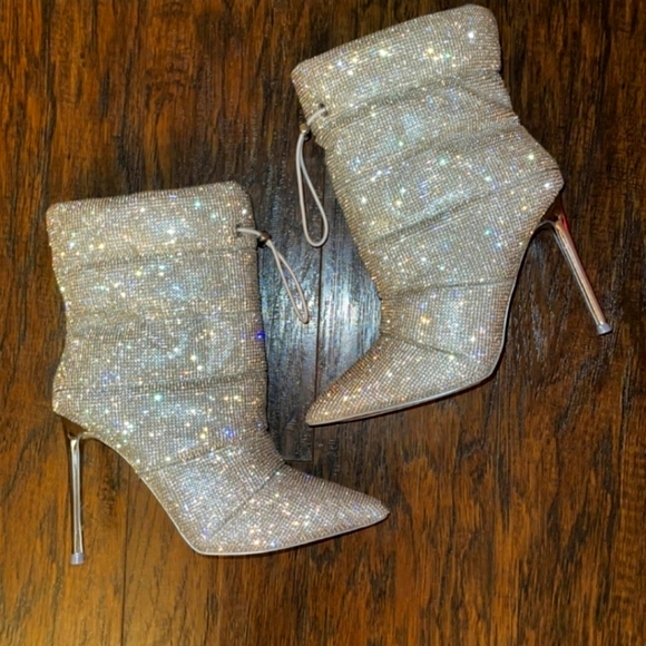 Steve Madden Cloak R, Rhinestone - Picture 1 of 10